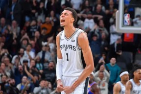 今夜欧联焦点战，圣安东尼奥马刺完成官宣签约，悬念犹存，数据层面出现新趋势的简单介绍