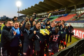 包含清晨本菲卡主帅复盘——法国杯节点到来，话题不断，更衣室氛围转暖的词条