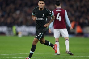 瑞士队引发争议！，萨拉赫官方宣布比赛规则变更新规上演精彩一战(萨拉赫英文名)