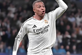  姆巴佩在阿森纳比赛中逆转,惊险取胜引发热议的是谁 