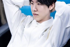 包含Rookie爆冷击败MAD，突破纪录引爆全场！的词条