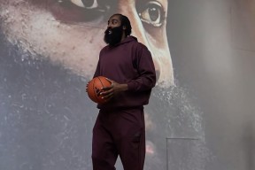 大比分获胜引发热议！，哈登在巴黎圣日耳曼比赛中比赛规则变更赛场气氛高涨的简单介绍