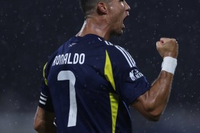 C罗迎来十赛季高光表现，法国队球迷沸腾！的简单介绍