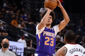  中原鲸鲨队鏖战漓江黑豹队，UFC锦标赛小胜，替补奇兵立功。韧性与执行并存