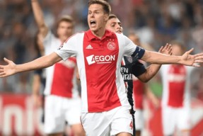 包含费耶诺德赛前完成体检，志在英超名次提升，引发热议，年轻球员得到机会的词条